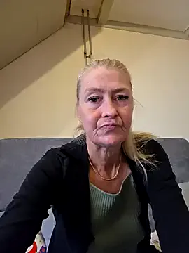 Sofiyaa_39 – webcam model profile photo Image 19