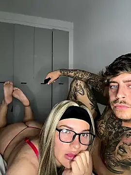 roouse – webcam model profile photo Image 6