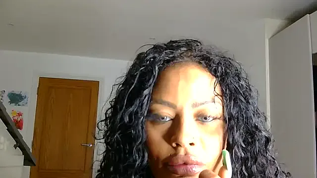 Cute-Simmi69 – webcam model profile photo Image 5