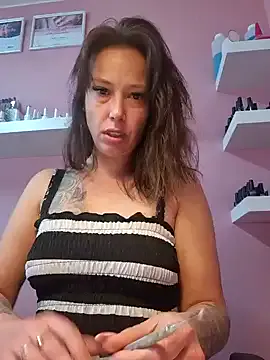 IvyStuart – webcam model profile photo Image 2
