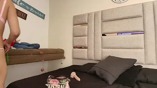 Awesomelusty – webcam model profile photo Image 7