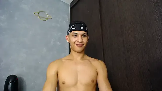 _Alicee_1 – webcam model profile photo Image 3