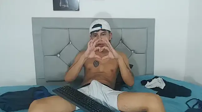 FroggyAnna – webcam model profile photo Image 3