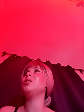 roouse – webcam model profile photo Image 4