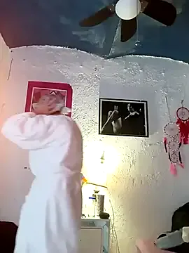 roouse – webcam model profile photo Image 9