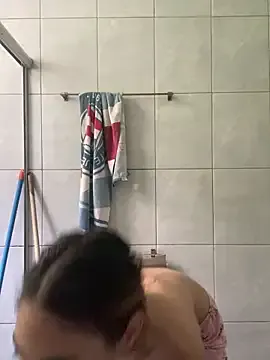 zui_lu – webcam model profile photo Image 4