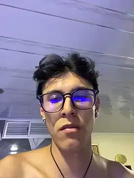 _Alicee_1 – webcam model profile photo Image 4