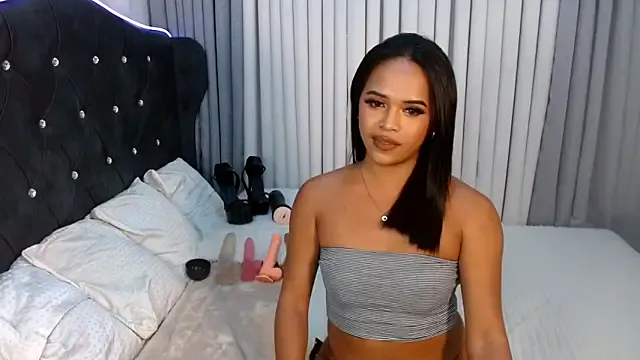 Humsafar-HDX-13 – webcam model profile photo Image 4