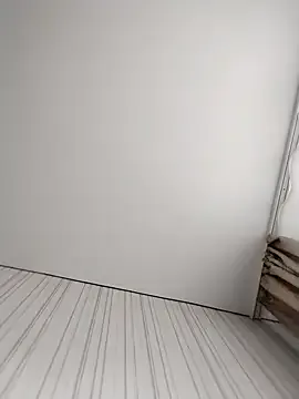 roouse – webcam model profile photo Image 18