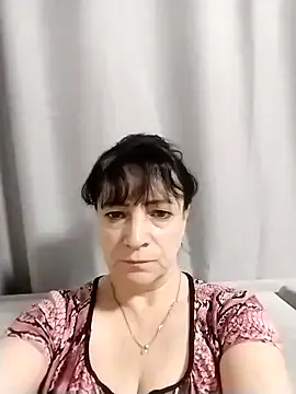 roouse – webcam model profile photo Image 2