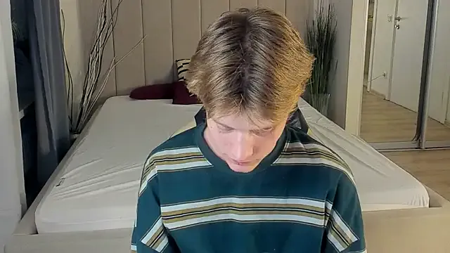 roouse – webcam model profile photo Image 3