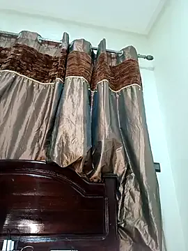 roouse – webcam model profile photo Image 10