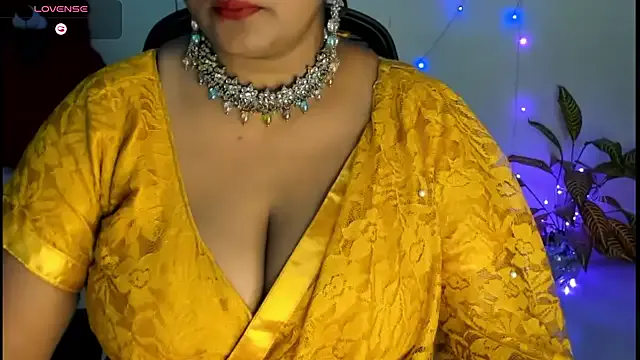 EmiliGarden – webcam model profile photo Image 15