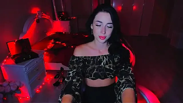 roouse – webcam model profile photo Image 10