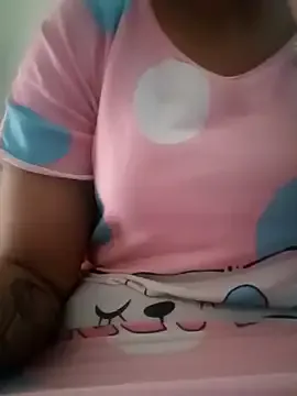 MOEMOE-Q – webcam model profile photo Image 4