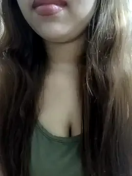 zui_lu – webcam model profile photo Image 10