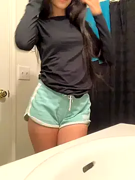 roouse – webcam model profile photo Image 5