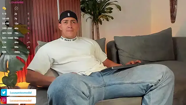 roouse – webcam model profile photo Image 19