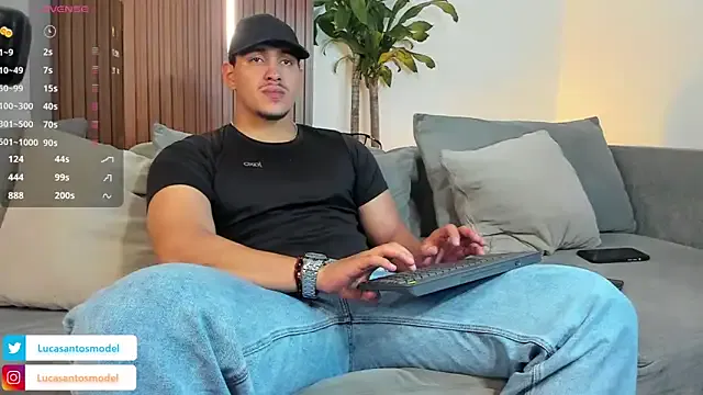 roouse – webcam model profile photo Image 6