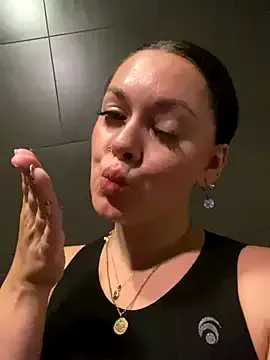 Yui-Ch – webcam model profile photo Image 14