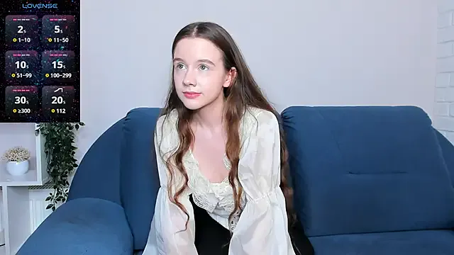 LoraClay – webcam model profile photo Image 2