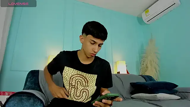 hina_porn – webcam model profile photo Image 3