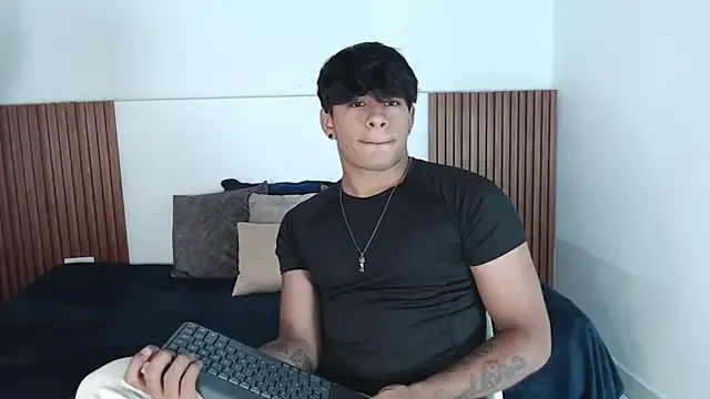 zui_lu – webcam model profile photo Image 2