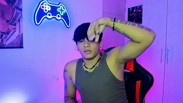 zui_lu – webcam model profile photo Image 4