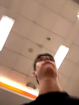 roouse – webcam model profile photo Image 11