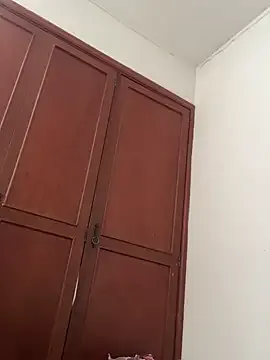 roouse – webcam model profile photo Image 2