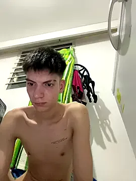 roouse – webcam model profile photo Image 3