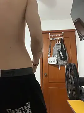 roouse – webcam model profile photo Image 8