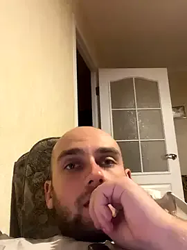 LT-333 – webcam model profile photo Image 7