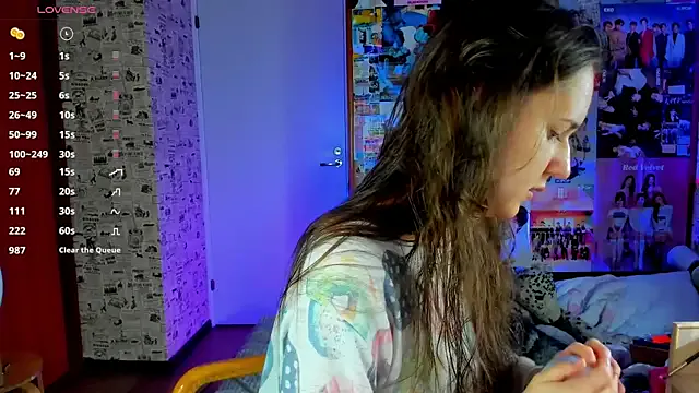 _Alicee_1 – webcam model profile photo Image 10