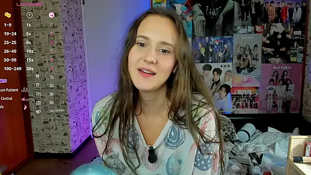 _Alicee_1 – webcam model profile photo Image 16