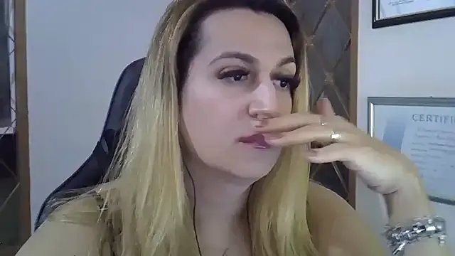 seraphine23 – webcam model profile photo Image 6