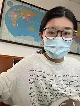 roouse – webcam model profile photo Image 4