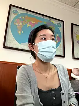 roouse – webcam model profile photo Image 5