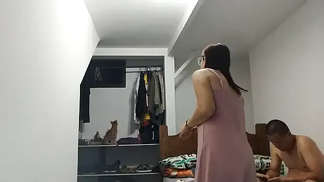 roouse – webcam model profile photo Image 15