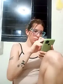 roouse – webcam model profile photo Image 9