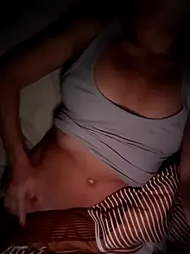 roouse – webcam model profile photo Image 14