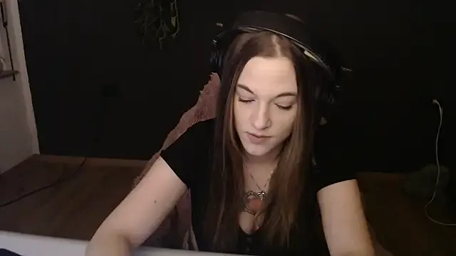 roouse – webcam model profile photo Image 8