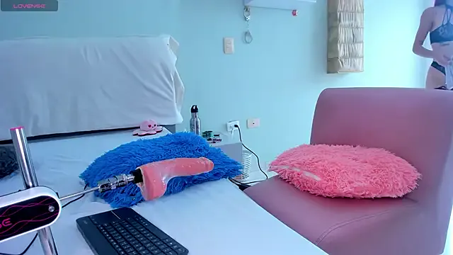 CarlaSharp – webcam model profile photo Image 17