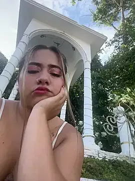 Simone_Miller – webcam model profile photo Image 7