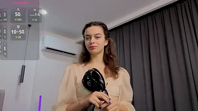 GinaSalvatore – webcam model profile photo Image 5