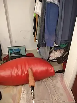 _Alicee_1 – webcam model profile photo Image 6