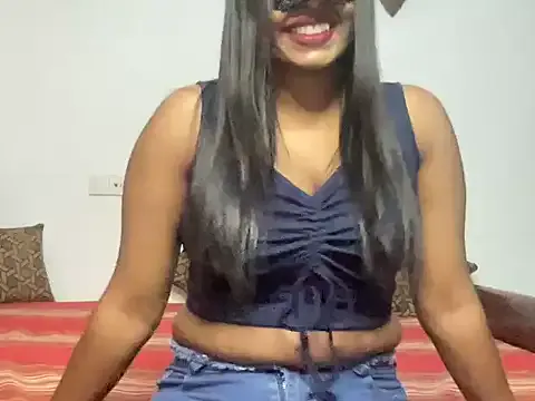 LustInLips – webcam model profile photo