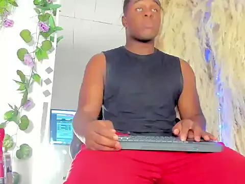 roouse – webcam model profile photo Image 10