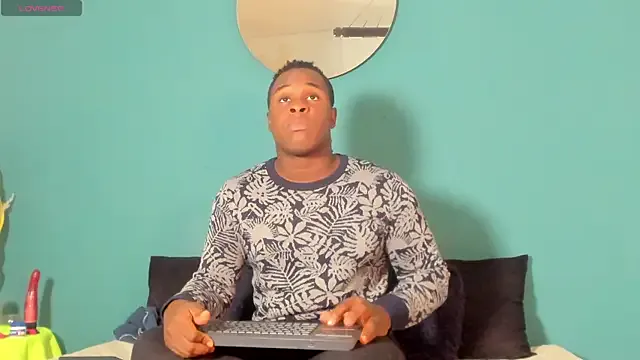 roouse – webcam model profile photo Image 2