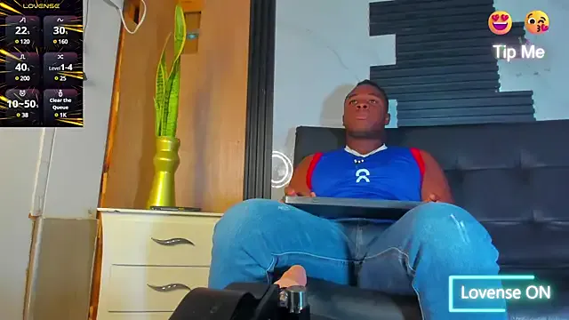 roouse – webcam model profile photo Image 7
